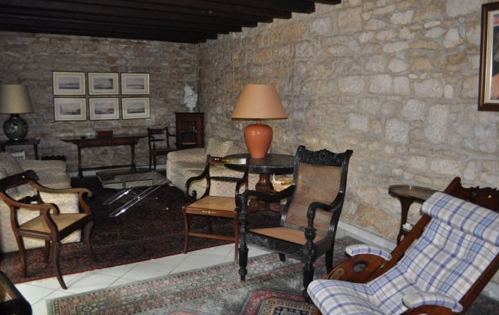 Maison LUCENAY (69480)  242 m2 595 000 € 