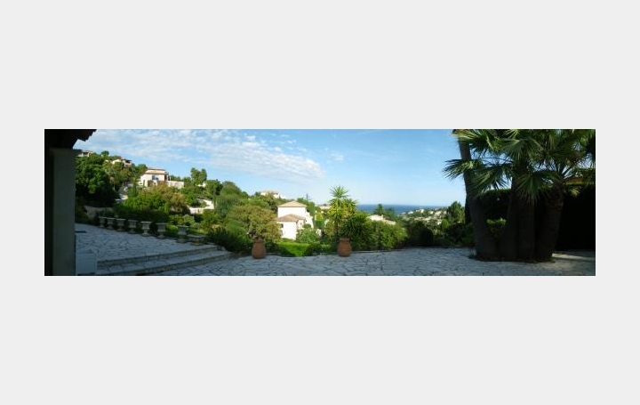 Réseau Immo-diffusion : Maison  LES ISSAMBRES  120 m2 670 000 € 