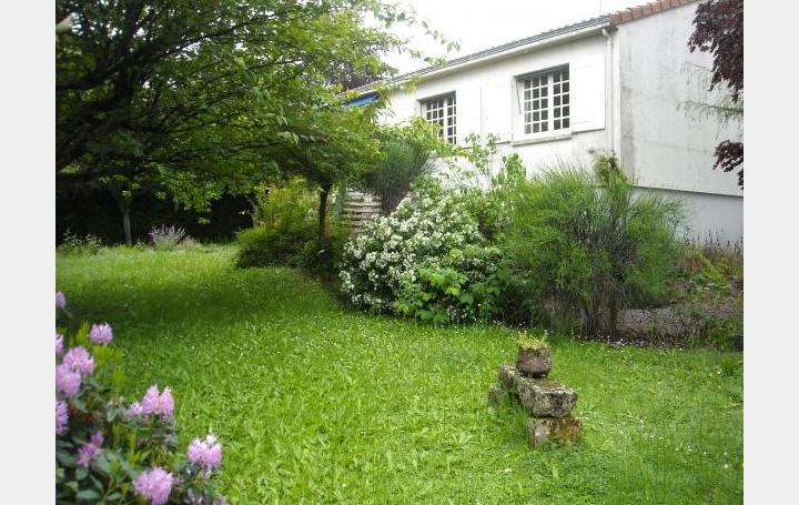 Réseau Immo-diffusion : Maison  SAINT-PIERRE-MONTLIMART  112 m2 146 000 € 