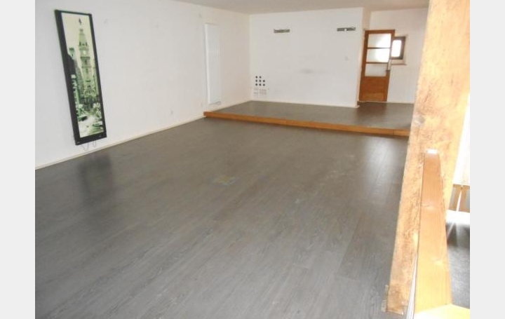 Réseau Immo-diffusion : Loft  ETUPES  300 m2 136 000 € 