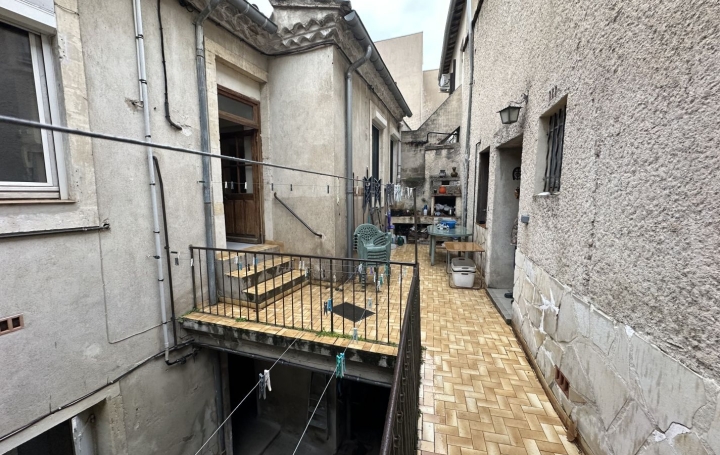 Immeuble NIMES (30000)  230 m2 379 800 € 