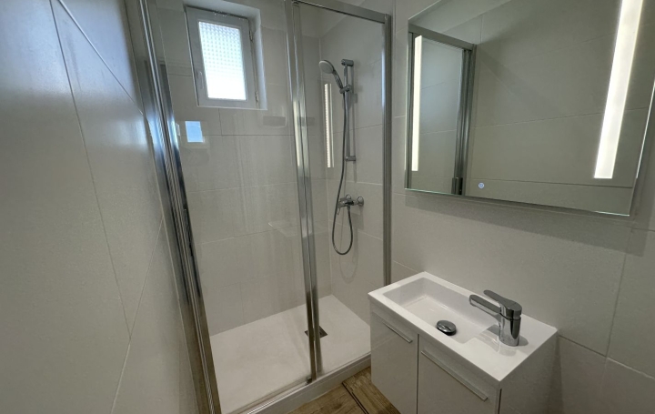 4 Pièces NIMES (30000)  70 m2 169 900 € 