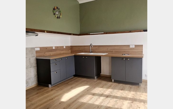 Maison de village MONTPEYROUX (34150)  129 m2 1 100 € 
