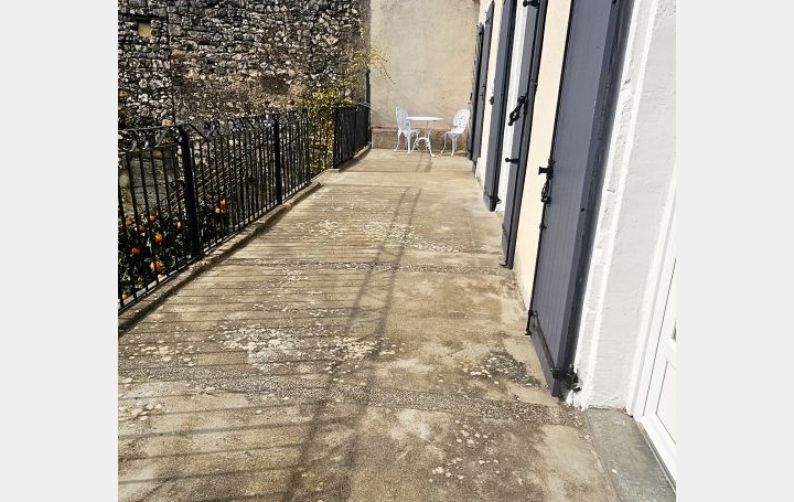 Maison de village MONTPEYROUX (34150)  129 m2 1 100 € 