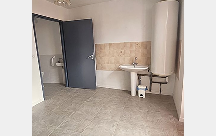 Maison de village MONTPEYROUX (34150)  129 m2 1 100 € 