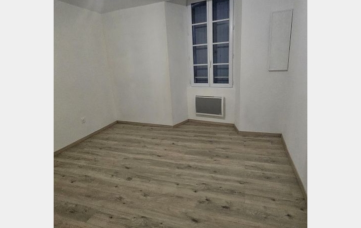 Maison de village MONTPEYROUX (34150)  129 m2 1 100 € 