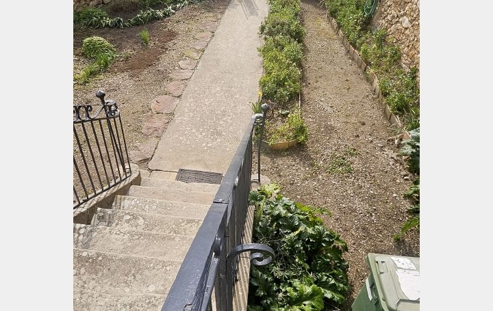 Maison de village MONTPEYROUX (34150)  129 m2 1 100 € 