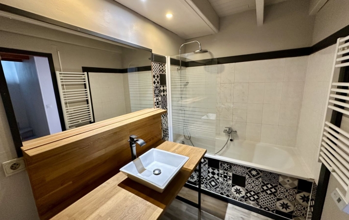 Maison de ville SAINT-ANDRE-DE-SANGONIS (34725)  75 m2 693 € 