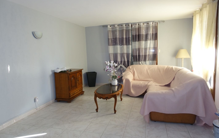 3 Pièces SAINT-JEAN-DE-FOS (34150)  81 m2 750 € 