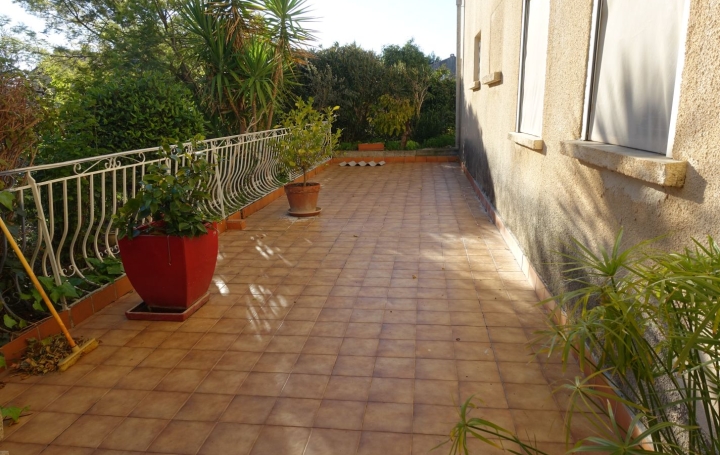 3 Pièces SAINT-JEAN-DE-FOS (34150)  81 m2 750 € 