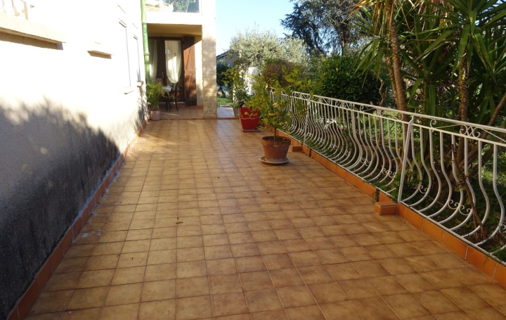 3 Pièces SAINT-JEAN-DE-FOS (34150)  81 m2 750 € 