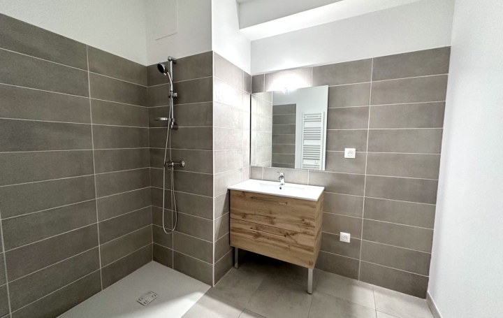 3 Pièces BEZIERS (34500)  61 m2 945 € 