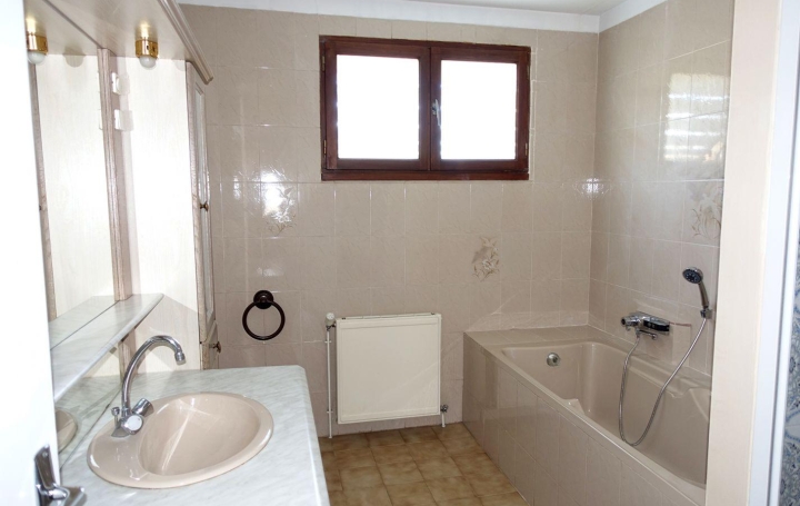 Villa GIGNAC (34150)  114 m2 399 000 € 