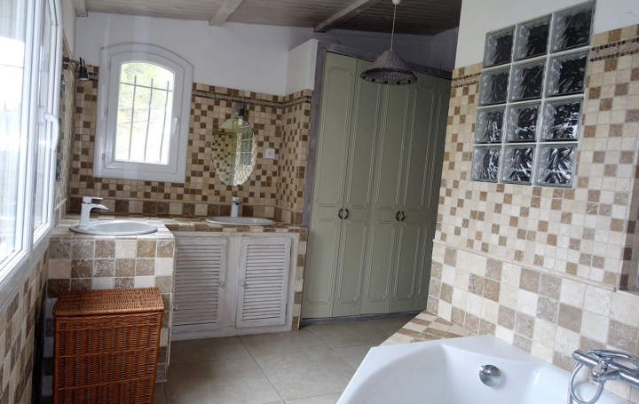 Villa GIGNAC (34150)  150 m2 500 000 € 