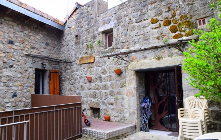 Réseau Immo-diffusion : Maison de village  ANTRAIGUES-SUR-VOLANE  80 m2 170 100 € 