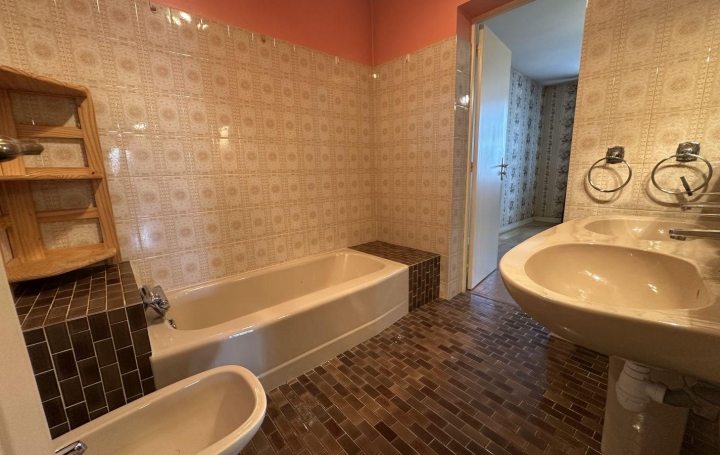 Maison AUBENAS (07200)  140 m2 285 000 € 