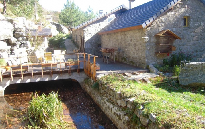 Réseau Immo-diffusion : Maison  SAINT-JULIEN-DU-GUA  113 m2 360 000 € 