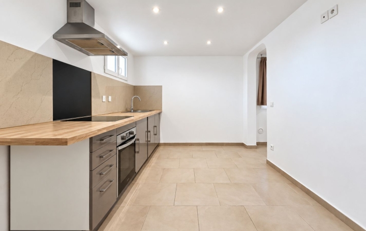 Studio MANTES-LA-VILLE (78711)  50 m2 940 € 