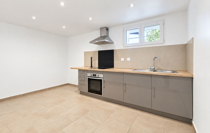 Studio MANTES-LA-VILLE (78711)  50 m2 940 € 