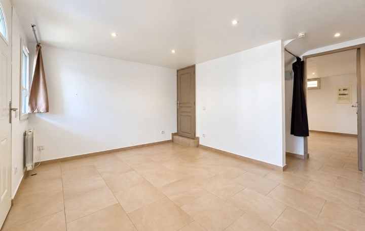 Studio MANTES-LA-VILLE (78711)  50 m2 940 € 