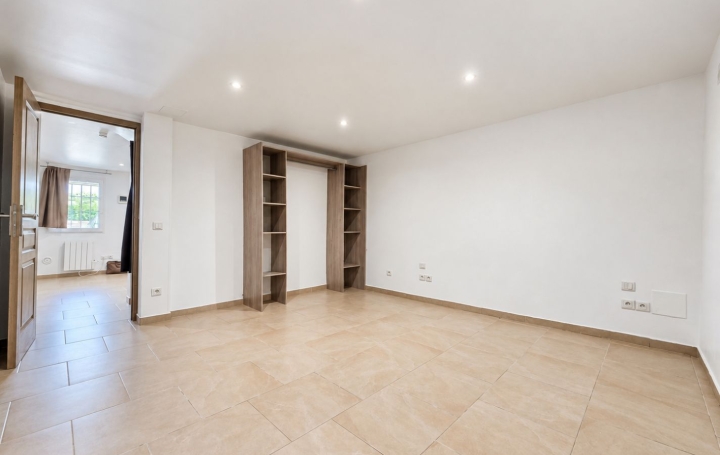 Studio MANTES-LA-VILLE (78711)  50 m2 940 € 