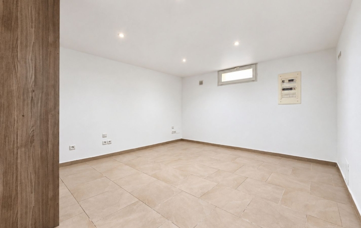 Studio MANTES-LA-VILLE (78711)  50 m2 940 € 