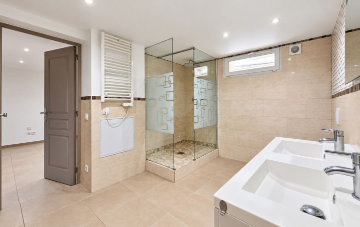 Studio MANTES-LA-VILLE (78711)  50 m2 940 € 
