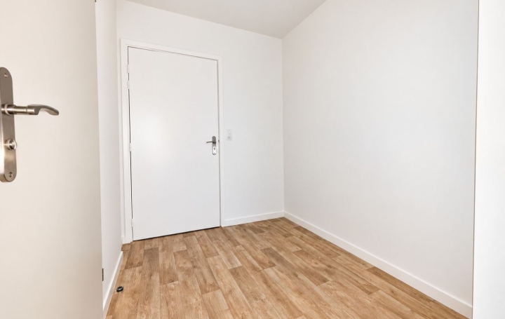 Studio MANTES-LA-VILLE (78711)  28 m2 700 € 