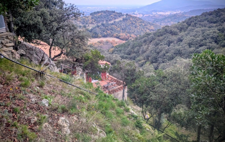 Maison CERET (66400)  120 m2 366 000 € 