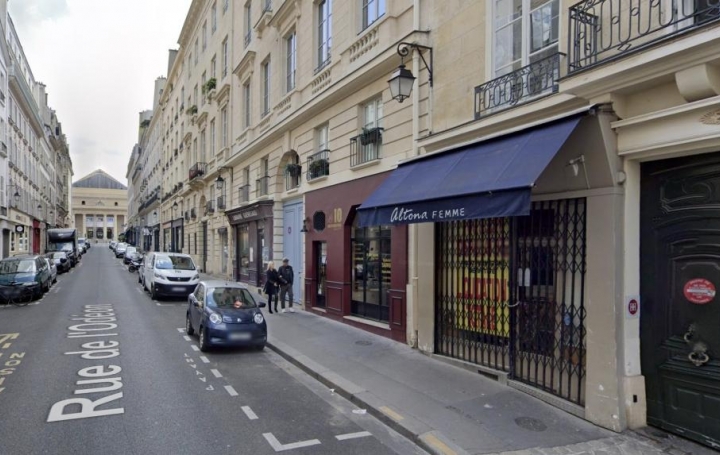Réseau Immo-diffusion : Local commercial  PARIS 6ème 77 m2 4 400 € 
