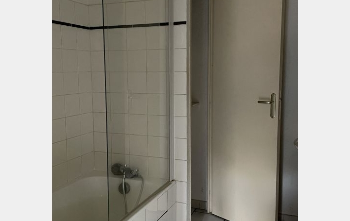 3 Pièces VALS-LES-BAINS (07600)  77 m2 580 € 