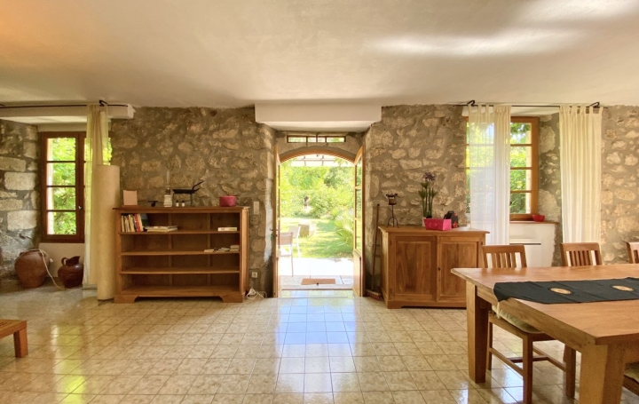 Maison ROCLES (07110)  320 m2 390 000 € 