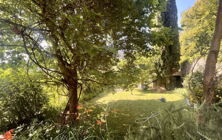 Maison ROCLES (07110)  320 m2 390 000 € 