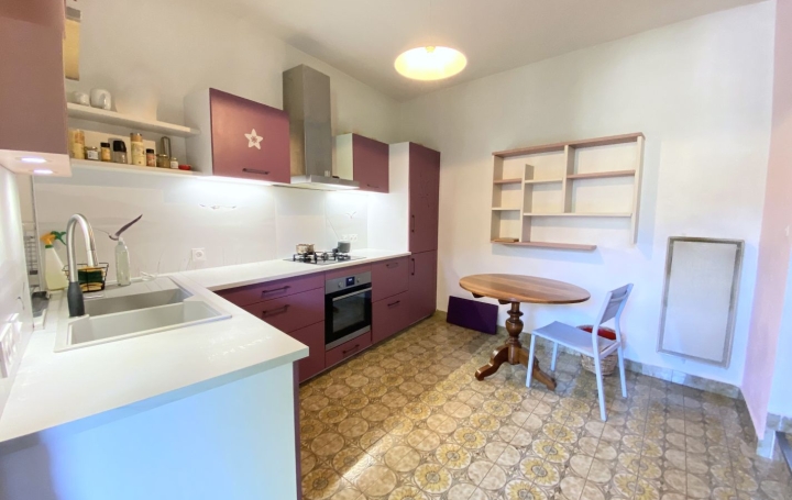 Maison ROCLES (07110)  320 m2 390 000 € 