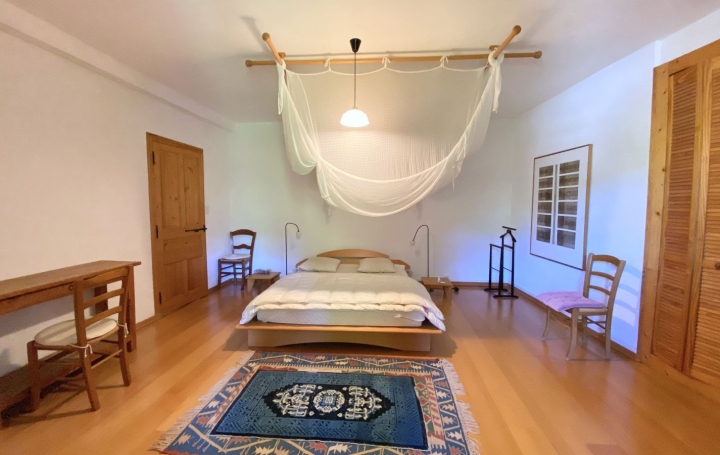 Maison ROCLES (07110)  320 m2 390 000 € 