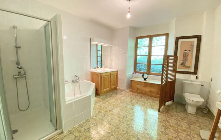 Maison ROCLES (07110)  320 m2 390 000 € 