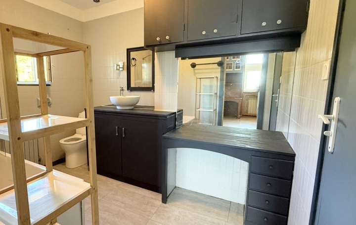 Villa SAINT-PRIVAT (07200)  166 m2 380 000 € 