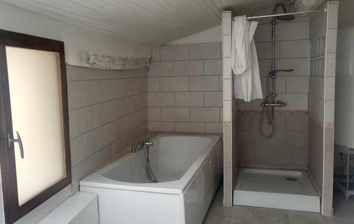 Immeuble MONTAGNAC (34530)  152 m2 159 000 € 