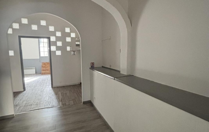 Local commercial MEZE (34140)  60 m2 720 € 
