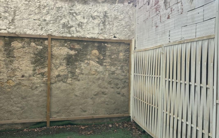 Local commercial MEZE (34140)  60 m2 720 € 