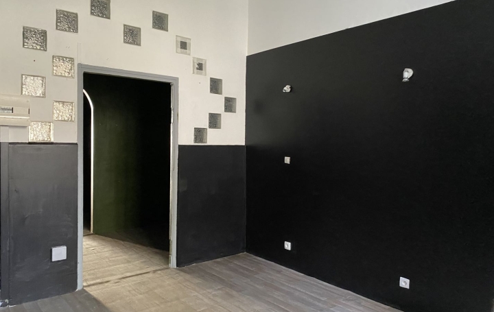 Local commercial MEZE (34140)  60 m2 720 € 