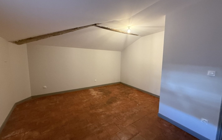 4 Pièces MEZE (34140)  70 m2 935 € 