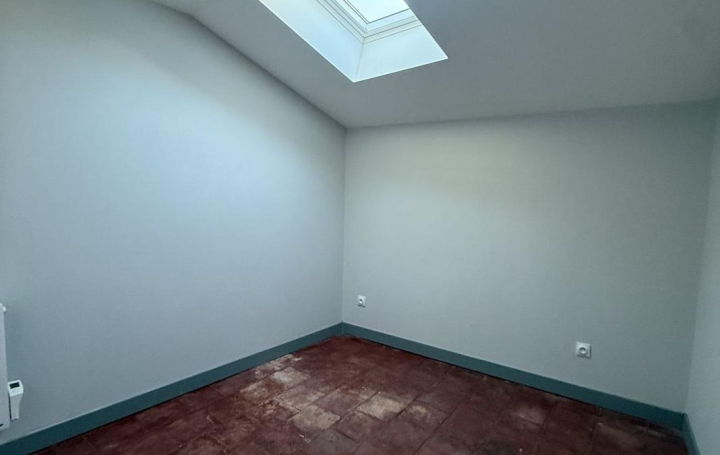 4 Pièces MEZE (34140)  70 m2 935 € 