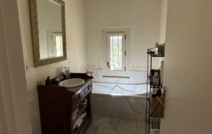 Villa MONTBAZIN (34560)  130 m2 450 000 € 