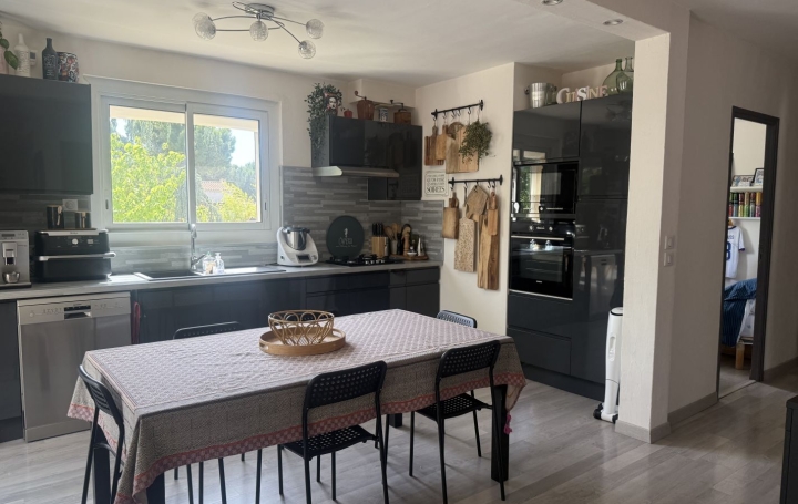 Villa MEZE (34140)  86 m2 449 000 € 