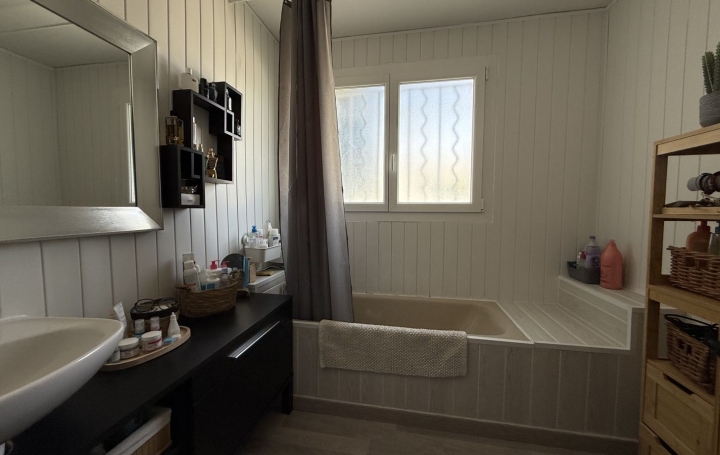 Villa MEZE (34140)  86 m2 449 000 € 