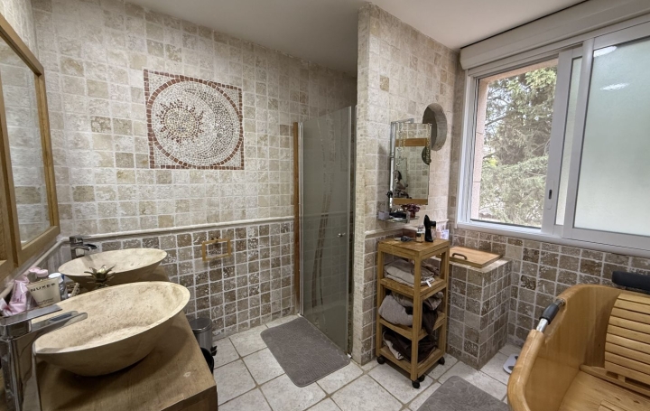 Maison MEZE (34140)  165 m2 1 236 000 € 