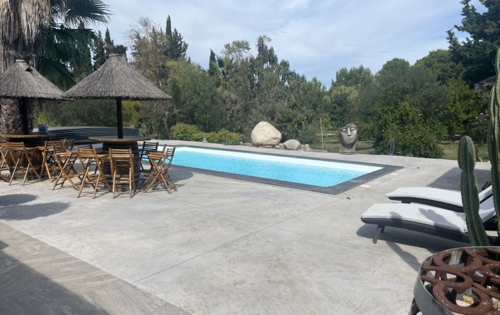 Maison MEZE (34140)  165 m2 1 236 000 € 