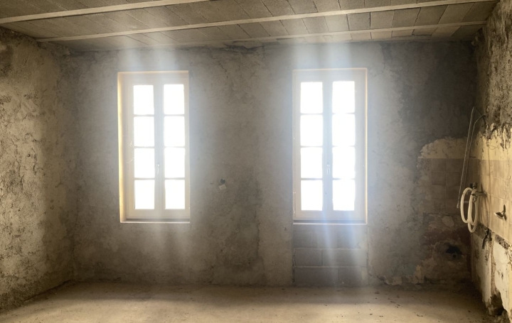 Maison de village BAGES (11100)  176 m2 233 200 € 
