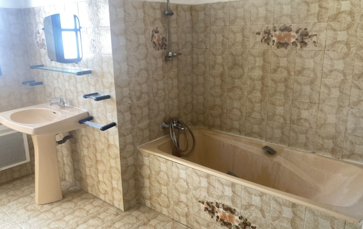 Villa NARBONNE (11100)  200 m2 242 650 € 